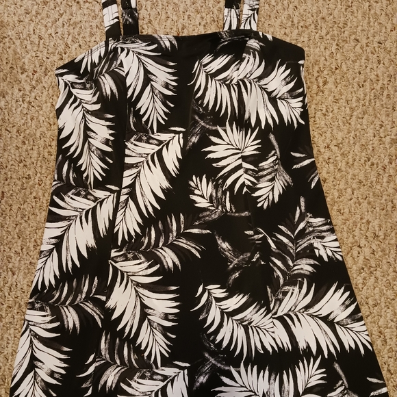 Women's bathing suit 1 piece, black and white floral print, NWT, Size 14 - Picture 3 of 5